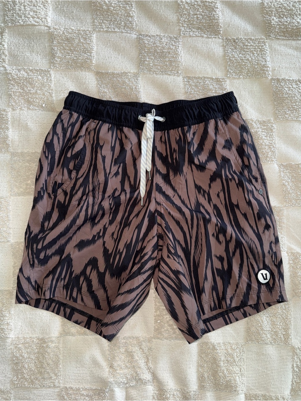 Vuori Men's Kore Lined 7" athletic shorts in Chocolate‎ Milk Mirage XS